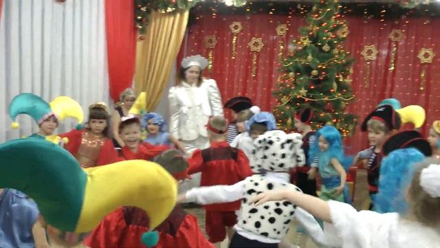 Игра Саночки на новогоднем утреннике 2018 в старшей группе Муз  рук  Максюта Г  В