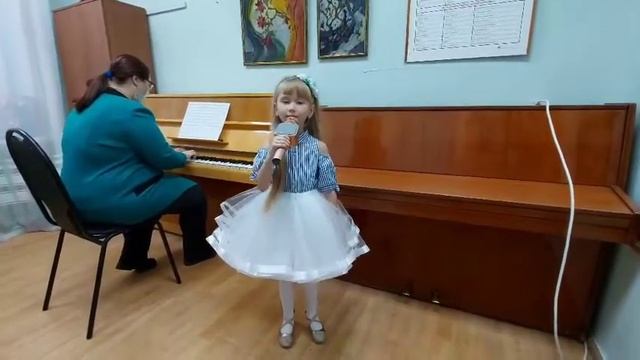 Городничева Полина - песня "Добрый жук" (Композитор - Спадавеккиа А., автор текста - Шварц Е.) смотреть онлайн