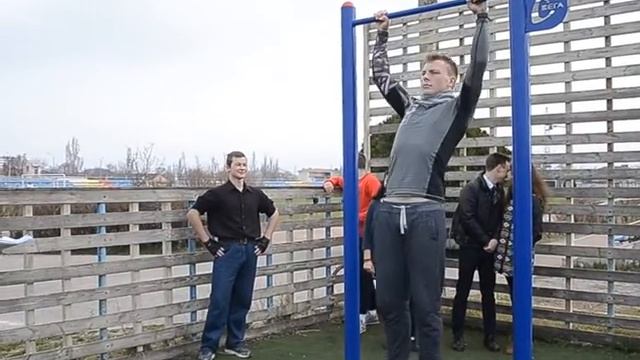 Полсотни феодосийских школьников сдали нормы ГТО на золотой значок смотреть онлайн