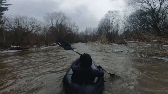 Сплав по реке Большая Киргизка во время весеннего половодья. смотреть онлайн