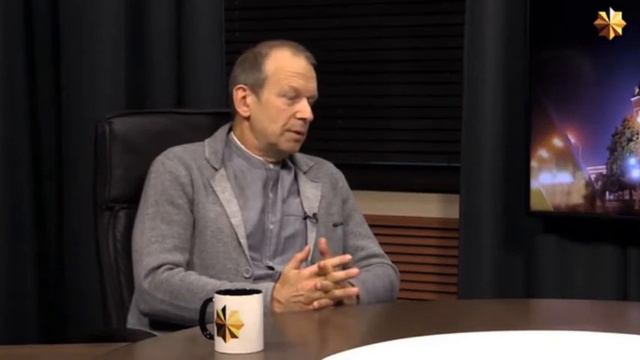 Английского языка не существует. Петров смотреть онлайн
