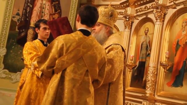 Великая Рождественская Вечерня в Свято-Покровском храме Саратова смотреть онлайн