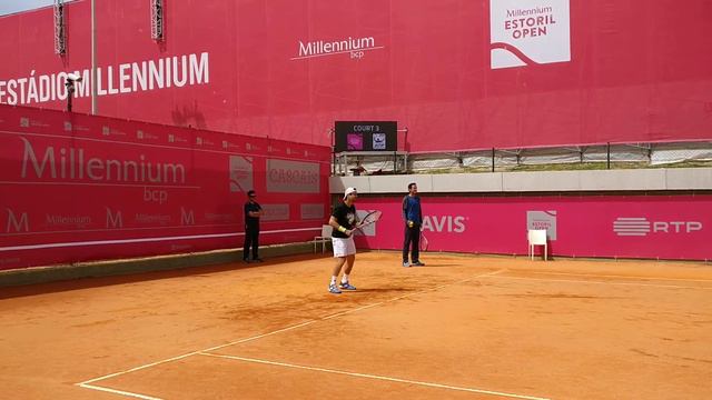 David Ferrer a preparar o Millennium Estoril Open смотреть онлайн