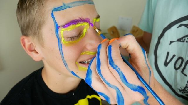 Glow In The Dark Face Paint Challenge For Kids | FUN Blacklight Miniature Golfing Game смотреть онлайн