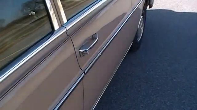 1976 Mercedes 300D W115 смотреть онлайн