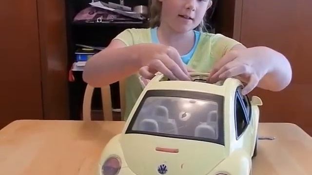 Barbie Cars - BARBIE VOLKSWAGEN BEETLE Toy Car смотреть онлайн