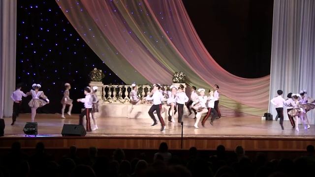 Образцовый ансамбль "Жемчужина Крыма" - "Школьная полька" 28.04.2013 смотреть онлайн