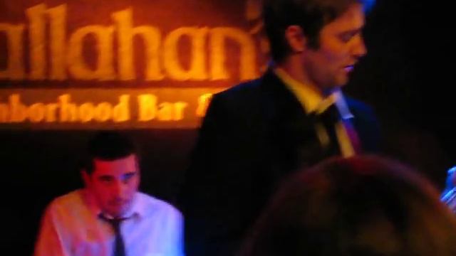 100 Monkeys "Ugly Girl" at Callahan's Bar +Jackson Rathbone responds to Disney 411 смотреть онлайн