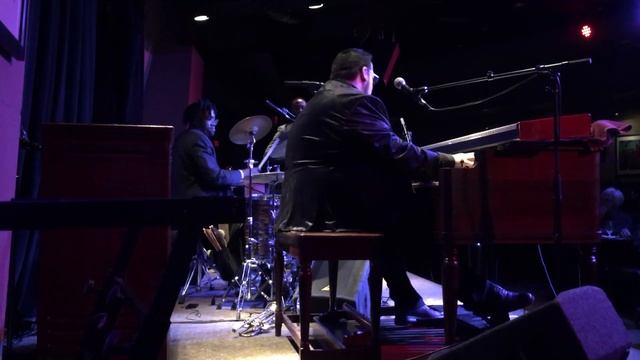 Joey DeFrancesco Trio - One Hundred Ways смотреть онлайн