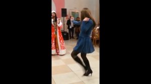 ДЕВКИ ОТЖИГАЮТ НА КОРПАРАТИВЕ !!!