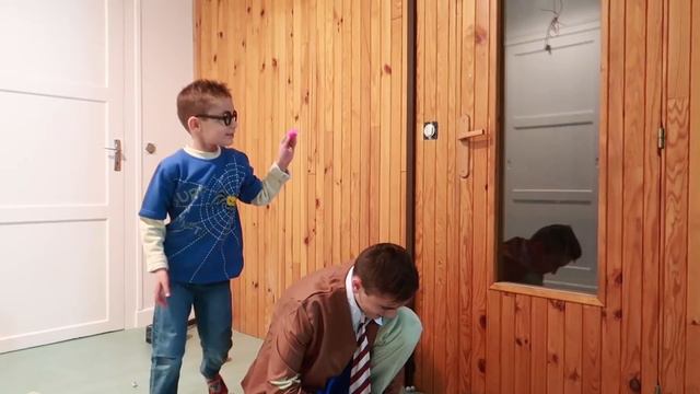 PINATA VS ZOMBIE : Le défi d'halloween de Swan !!! смотреть онлайн