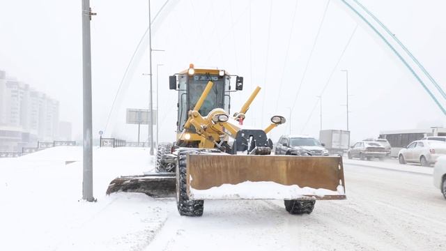 В столице активно ведутся работы по уборке снега смотреть онлайн
