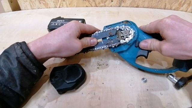 Аккумуляторная пила с Алиэкспресс, мини цепная пила. смотреть онлайн