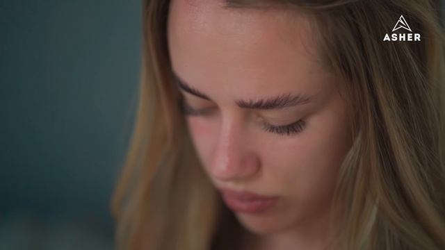 Asher - Holding On (Official Video) смотреть онлайн
