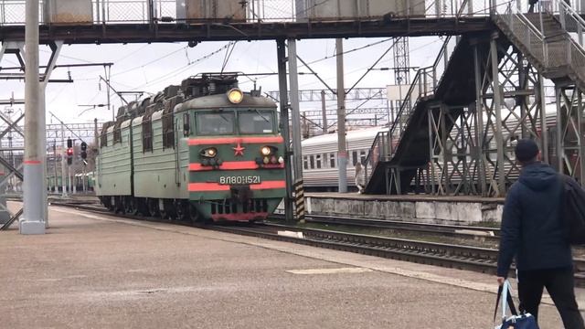 «Зелёнка» ВЛ80с-1521 резервом останавливается на станции Зелёный Дол смотреть онлайн