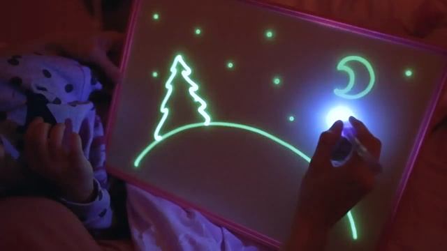 Набор для рисования в темноте Рисуй светом смотреть онлайн