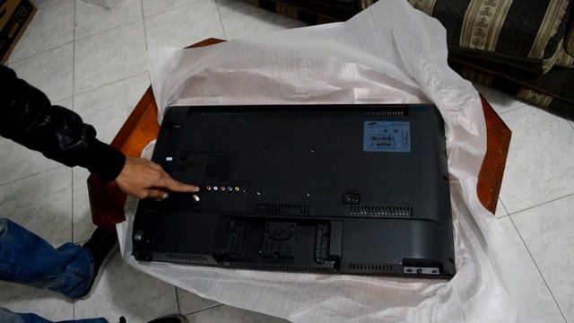 Unboxing | Monitor TV LED 28" T28E310EW | SAMSUNG смотреть онлайн