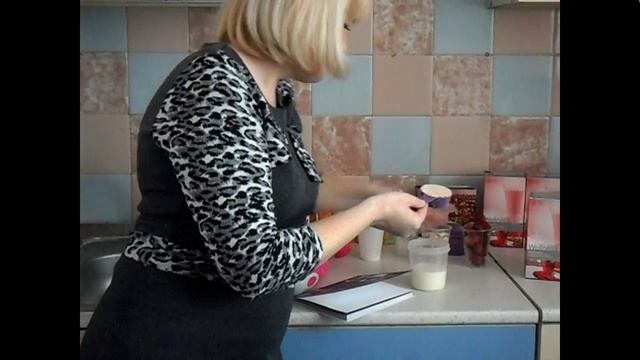 Приготовление йогурта "Ягодный микс" из коктейля Wellness смотреть онлайн