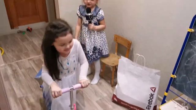 День рождения подружки. Что придумала мама? Веселые игры смотреть онлайн