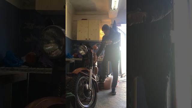 Запуск мотоцикла Восход 3М при температуре минус 2. смотреть онлайн