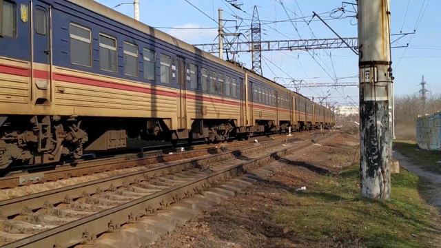 Электричка ЭПЛ2Т - 011 Днепропетровск - Запорожье 1 следует к станции Запорожье 1 смотреть онлайн