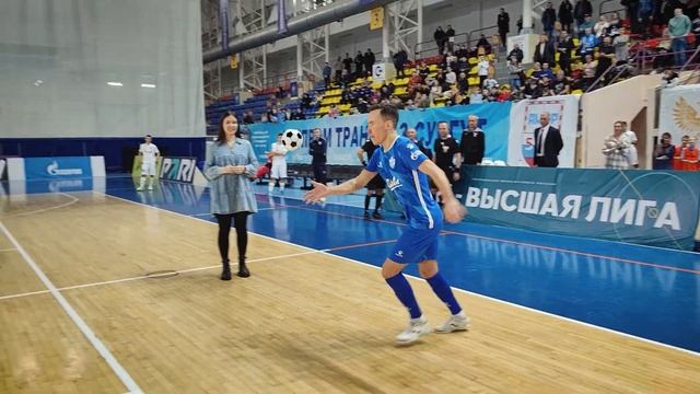 Игрок МФК "Факел" Данил Сальников после матча узнал пол будущего ребенка смотреть онлайн