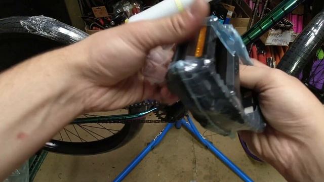 2021 Elite BMX Co. Outlaw 26" Cruiser BMX Unboxing @ Harvester Bikes смотреть онлайн