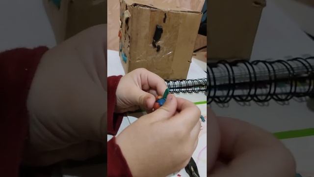 сказка из пластилина ,первая работа #пластилин #сказка #интересно #дети #гусеница #улитка смотреть онлайн