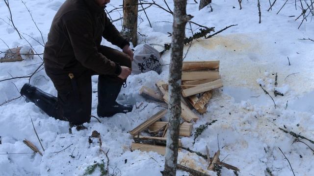 Делаю солонец для Лосей Готовлю пищу на костре в дикой природе! смотреть онлайн
