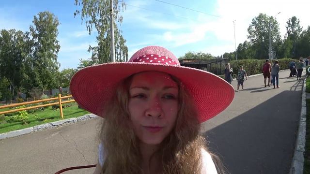 Влог: Роев Ручей Красноярск / Кормим козликов, зебру и др. смотреть онлайн