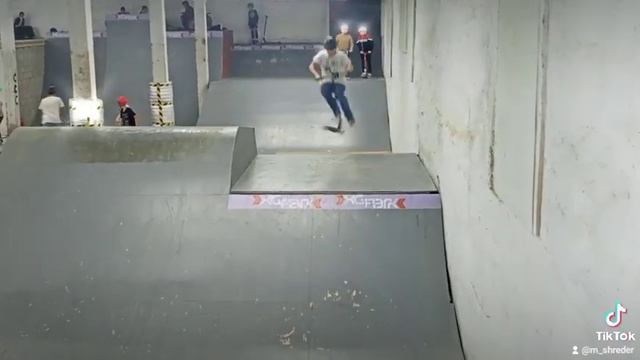 Раскатал немного в крытом парке смотреть онлайн