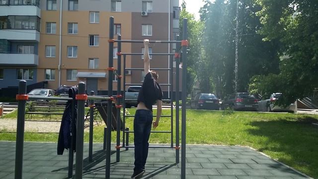 3 подтягивания на одной руке смотреть онлайн