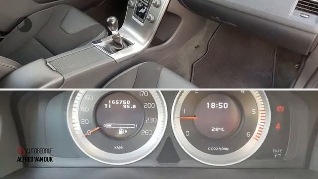 Volvo XC60 2.4 D4 Momentum AWD 163PK Navi, PDC, Half leer Airco смотреть онлайн