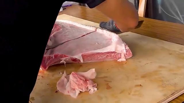 Разделка большой рыбы - залипательно смотреть онлайн