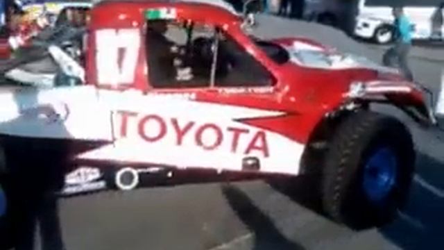 Presentacion Trophy Truck #27 Toyota Team смотреть онлайн