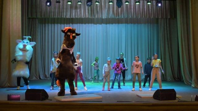 Белорусский игровой театр ростовых кукол Dolls4All "Путешествие коня Юлия в тридевятое царство" смотреть онлайн