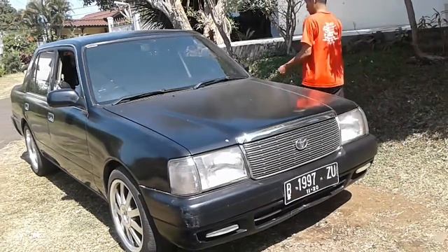 Toyota Crown Comfort Turbodiesel 2.4L. Diesel Engine Sound (by Kamil Reoga)