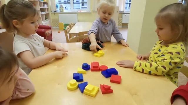 Игра с блоками Дьенеша: "Найди такой же, но большой" смотреть онлайн