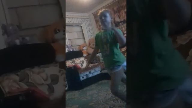 Снежана танцует под песню флешмоб смотреть онлайн