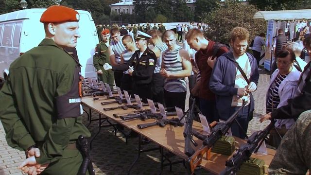 «День российской тельняшки» на Петропавловской крепости. смотреть онлайн