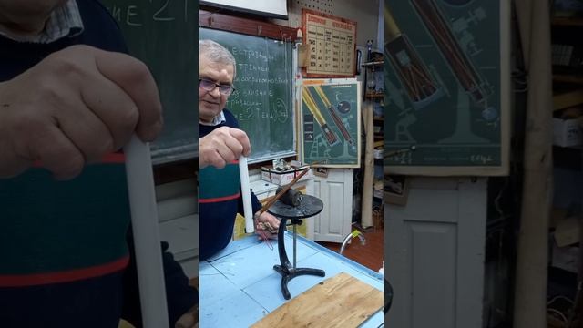 Василий Гладыш. Электризация тел. Два рода электрических зарядов. Взаимодействия заряженных тел. смотреть онлайн
