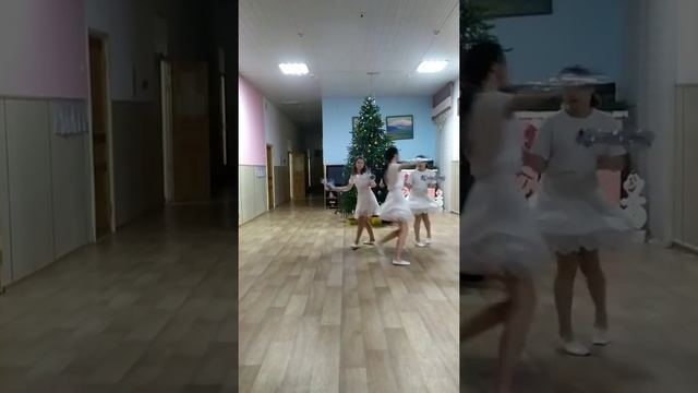 зимний вальс танец снежинок смотреть онлайн