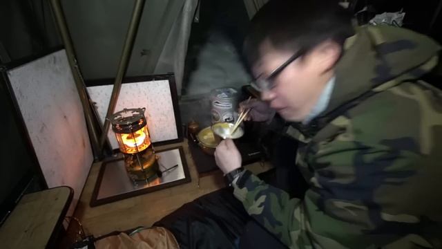 [軽トラ車中泊］雪原 武井バーナーで全国おでんの旅！秘密基地バグトラックテントの荷台で雪中おでんパーティー　ThruNite T3レビュー смотреть онлайн