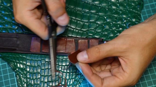 Байкерский наруч из кожи крокодила смотреть онлайн