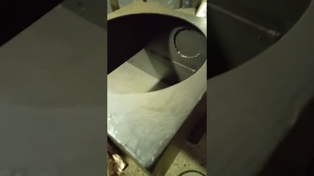 Мангал с подставкой под казан и дымоходом декорированный виноградной лозой. смотреть онлайн