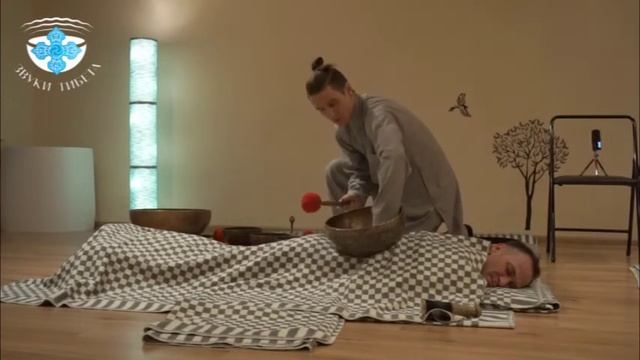 ПОЮЩИЕ ЧАШИ КАК ПОЛЬЗОВАТЬСЯ. ОТРЫВОК С ОБУЧЕНИЯ практики с Тибетскими поющими чашами смотреть онлайн