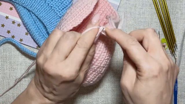 Чепчик полупатентной вязкой с круглой макушкой МК подробно смотреть онлайн