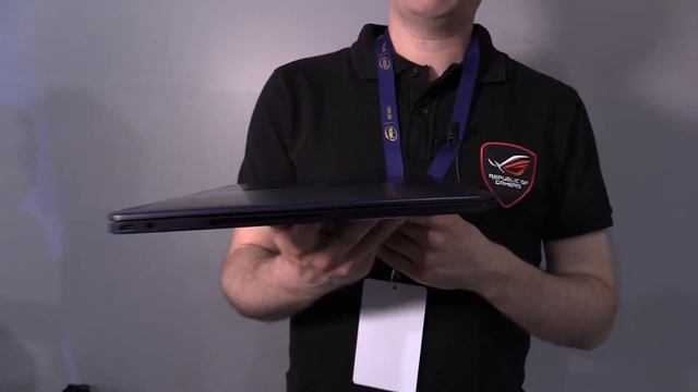 Asus ZenBook Flip S Convertible First Look (German) #Computex2017 смотреть онлайн
