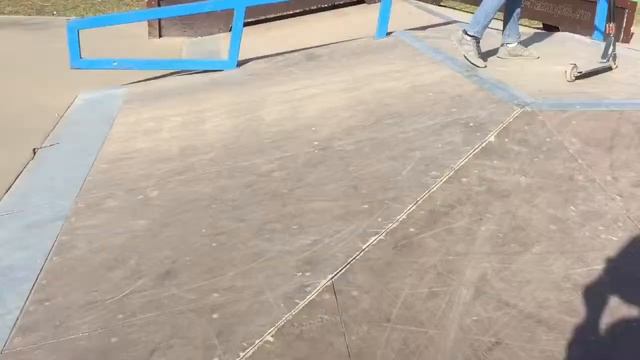 Катаю в скейт парке ( мой первый видос ) смотреть онлайн