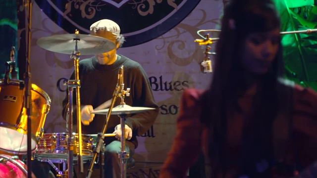 Hideaway ( Eric Clapton Cover ) ibitipoca blues festival - Alexandre da Mata & The Black Dogs смотреть онлайн